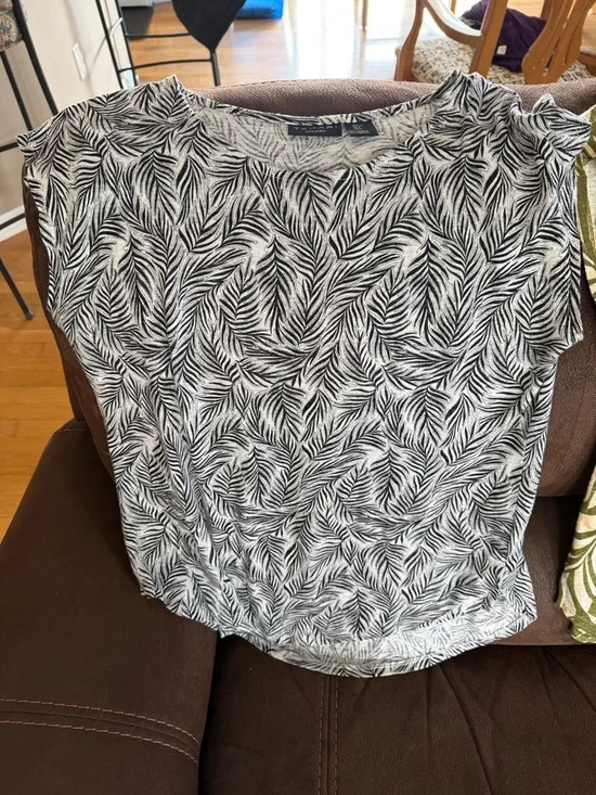 Tahari Olive Green and White Leaf-Print Scoop Neck Top & Black w/ white - Picture 2 of 5